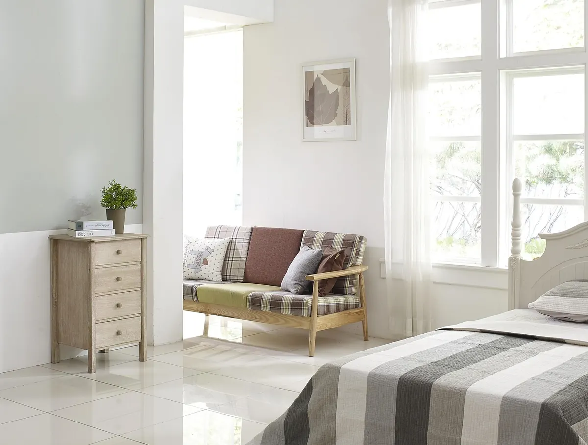 How to Style a North-Facing Living Room: Lighting, Colours and Mirrors